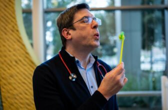 Pain and trauma from childhood shots can lead to lifelong needle phobia : Shots