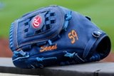 What Pros Wear: Sean Manaea’s Glove Deserves A Closer Look